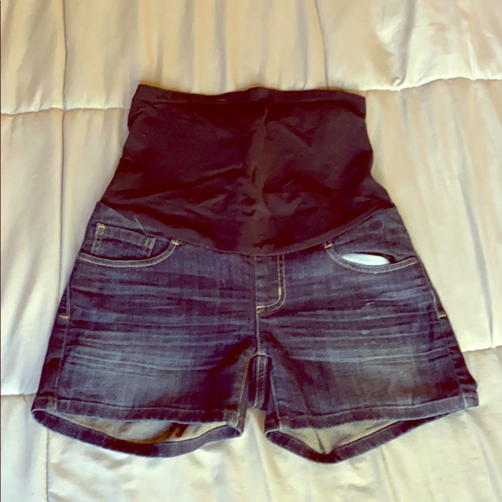 Pea in the Pod denim shorts